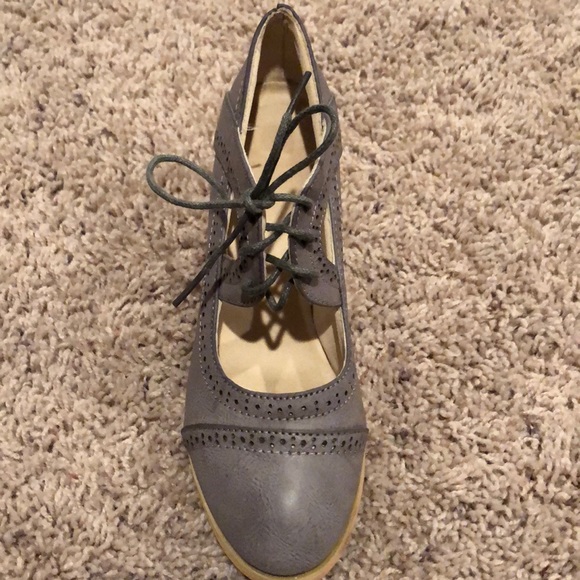 Gray heel shoes - Picture 2 of 2